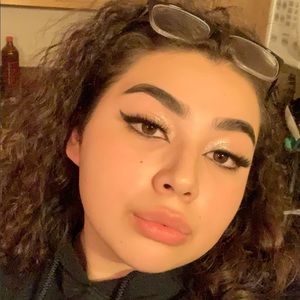 Meet your Posher, Devannee